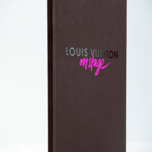 livre réalisation Snel – Louis Vuitton on stage avec signet